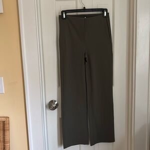 Lululemon smooth fit cropped pants.